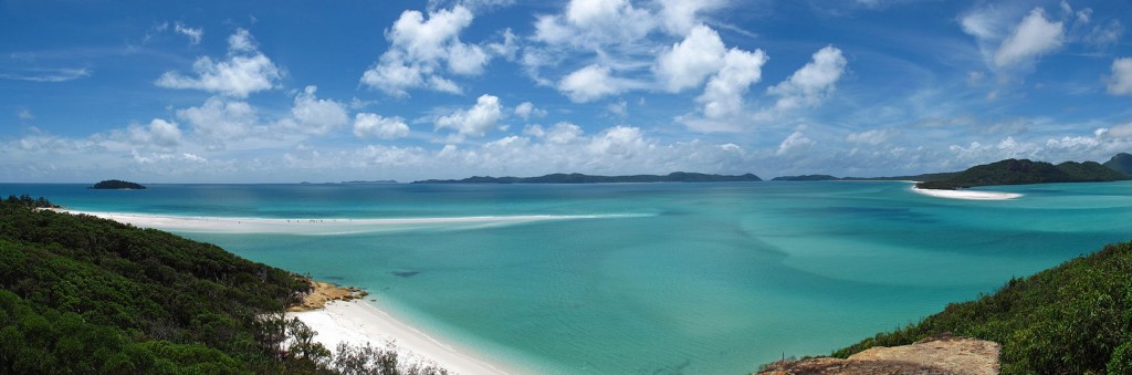 The view of Hill Inlet and Whitehaven Beach from the Hill Inlet lookout -- Image source: Wikimedia Commons